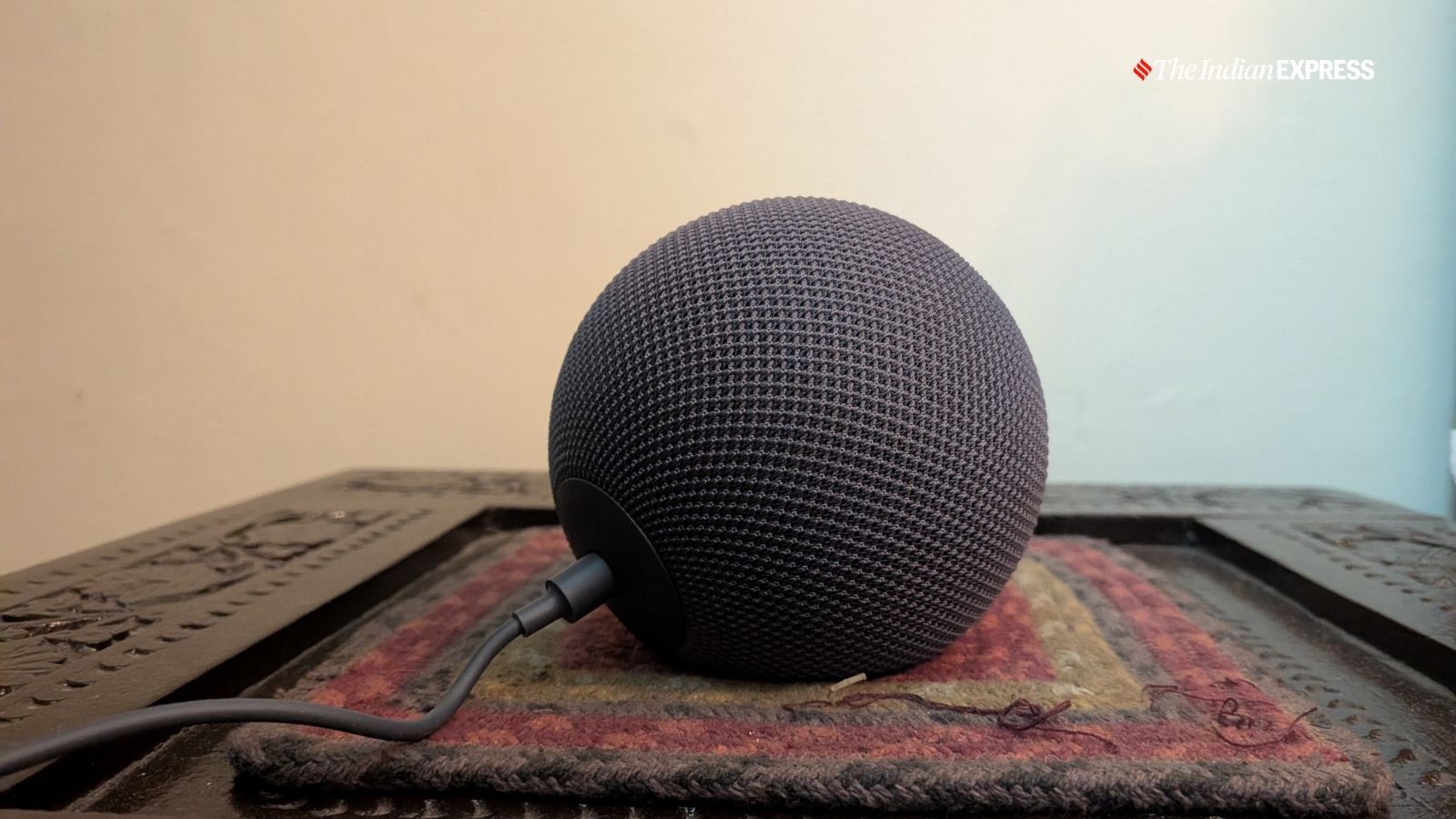 ज़िग्बी, मैटर और थ्रेड के समर्थन के साथ, इको डॉट मैक्स एक स्मार्ट होम हब के रूप में भी दोगुना हो जाता है। (छवि: द इंडियन एक्सप्रेस/अनुज भाटिया)