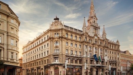 The pilot tournament of the Total Chess World Championship Tour will be hosted at Budapest's iconic Anantara New York Palace Hotel. (Photo: Total Chess)