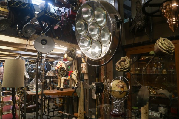 chor bazar mumbai antique