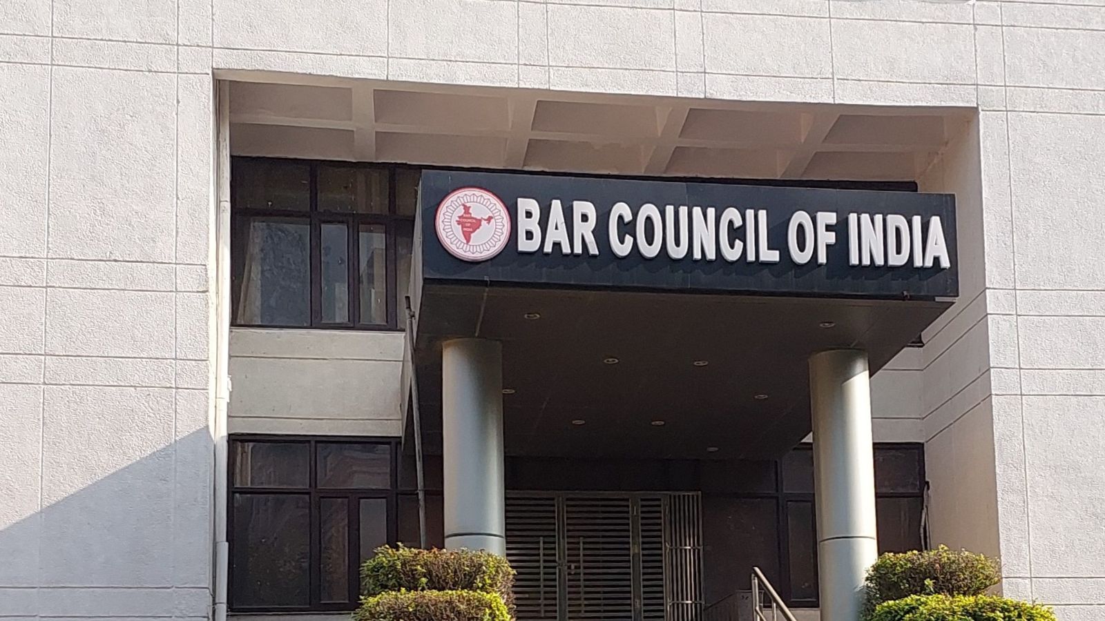 Audit performance of disciplinary mechanism for lawyers: Supreme Court to Bar Council of India | Legal News