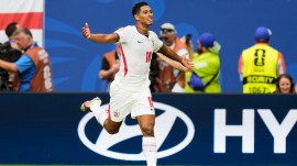 England's Jude Bellingham (10) celebrates scoring his sixth goal during the World Cup third-place playoff soccer match between France and England in Miami Gardens, Fla., Saturday, July 18, 2026. (AP Photo/Rebecca Blackwell)