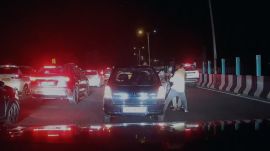 A family travelling in a Maruti Suzuki Alto was allegedly assaulted after their vehicle was intercepted by a group of men.