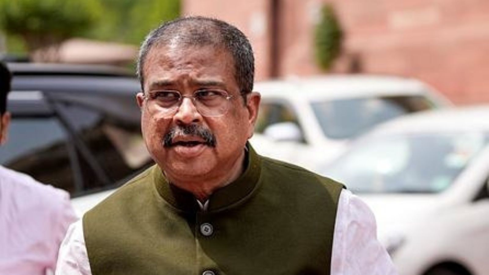 Dharmendra Pradhan resigns amid massive student protests, Centre moves to clear Jantar Mantar
