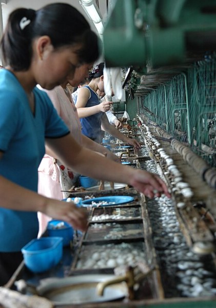Workers' literature in China, defined as writing of, by and about the workers. 
