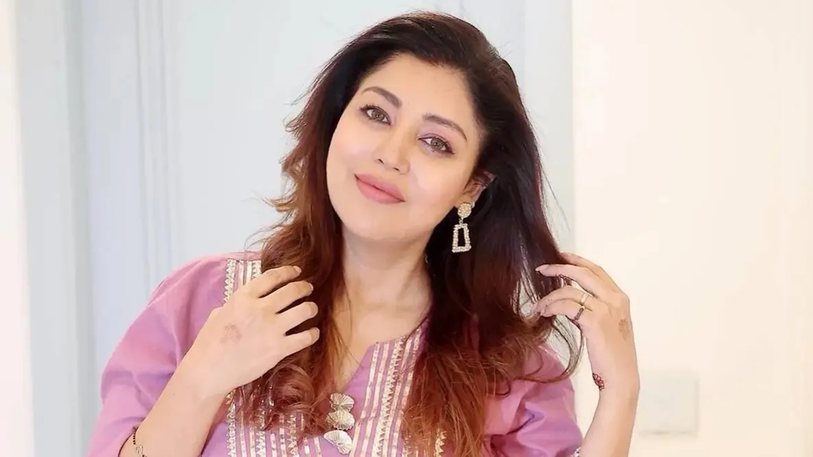 ‘Shorts were never meant for me’: Debinna Bonnerjee reveals reason behind stubborn thigh fat