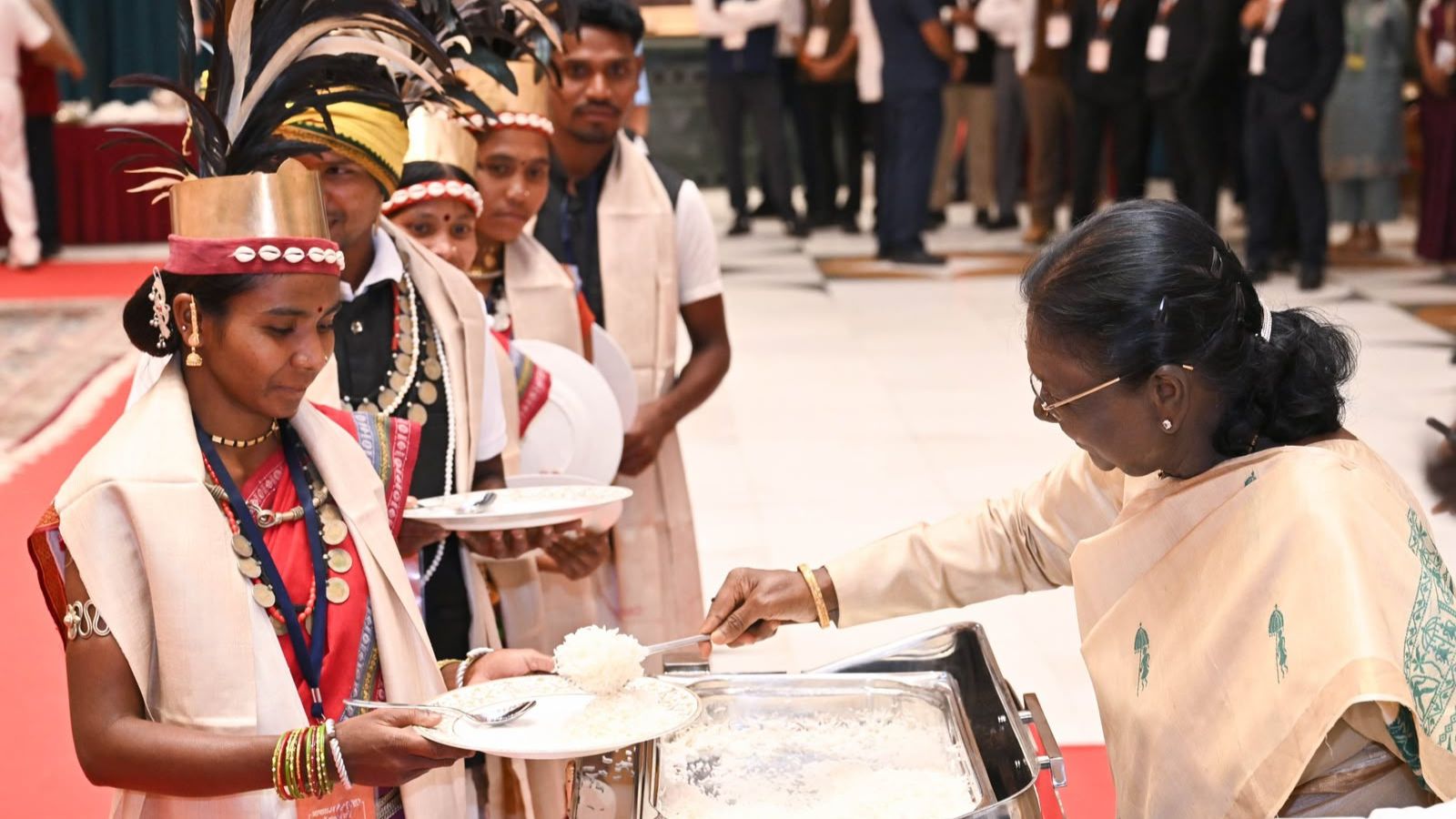 President Murmu hosts 209 member Bastar tribal delegation at Rashtrapati Bhavan | News Today News
