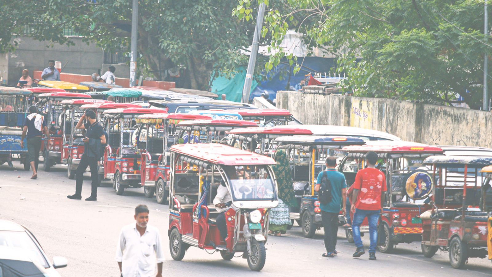 From Rs 1,000 to Rs 600: Earnings of Delhi's e-rickshaw drivers hit by Bluetooth hack