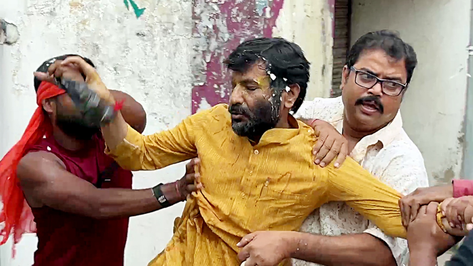 His party leaders getting attacked, Abhishek Banerjee relaunches TMC helpline | Kolkata News