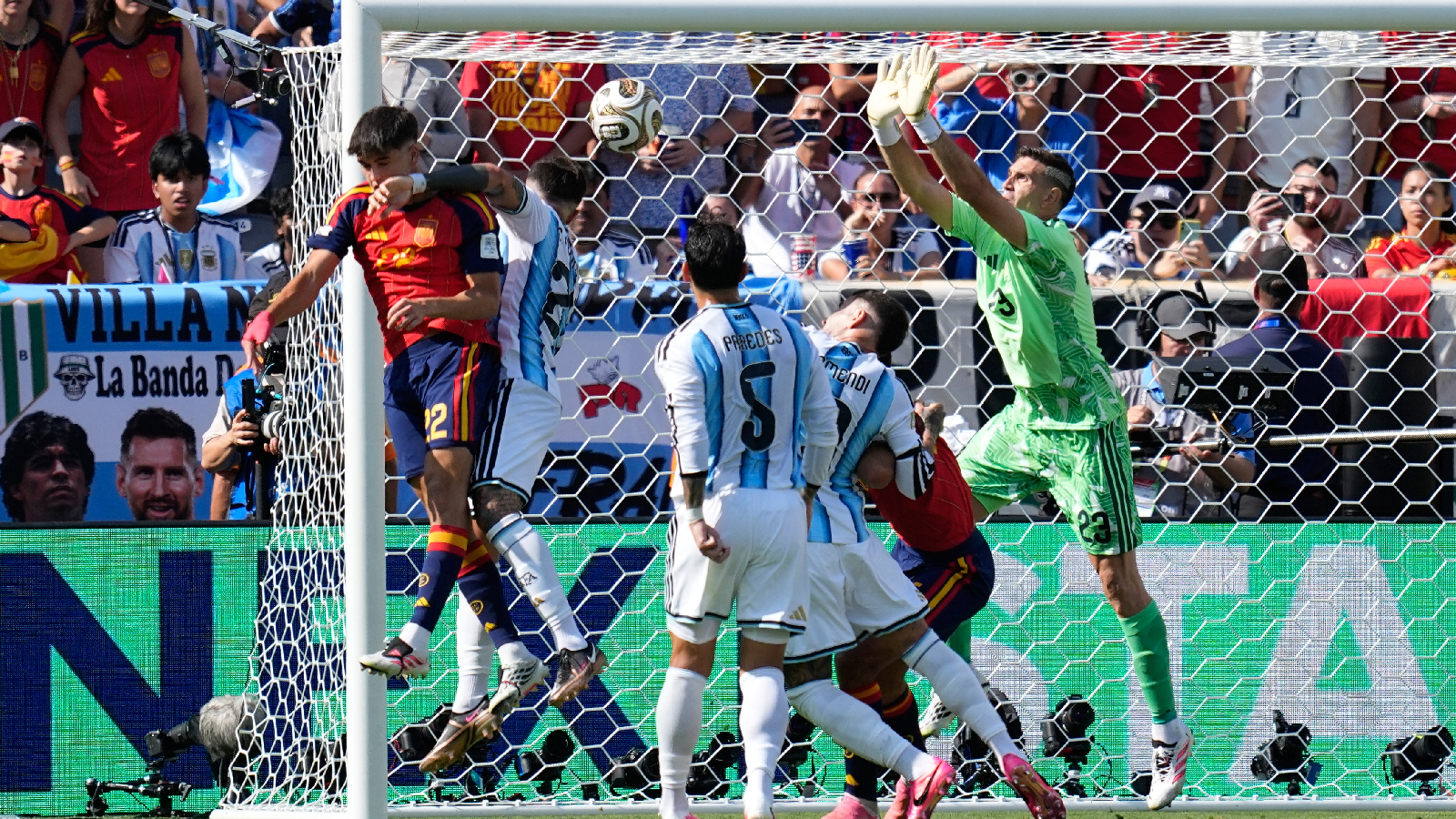 Argentina goalkeeper Emiliano Martinez, right, leaps for a save during the World Cup final soccer match between Spain and Argentina in East Rutherford, N.J., near New York, Sunday, July 19, 2026. (AP Photo/Ashley Landis)