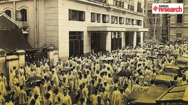 Street scene outside the Calcutta Stock Exchange in 1945 (Wikidata)
