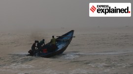 Fishermen at sea near Puri, Odisha (Wikimedia Commons)