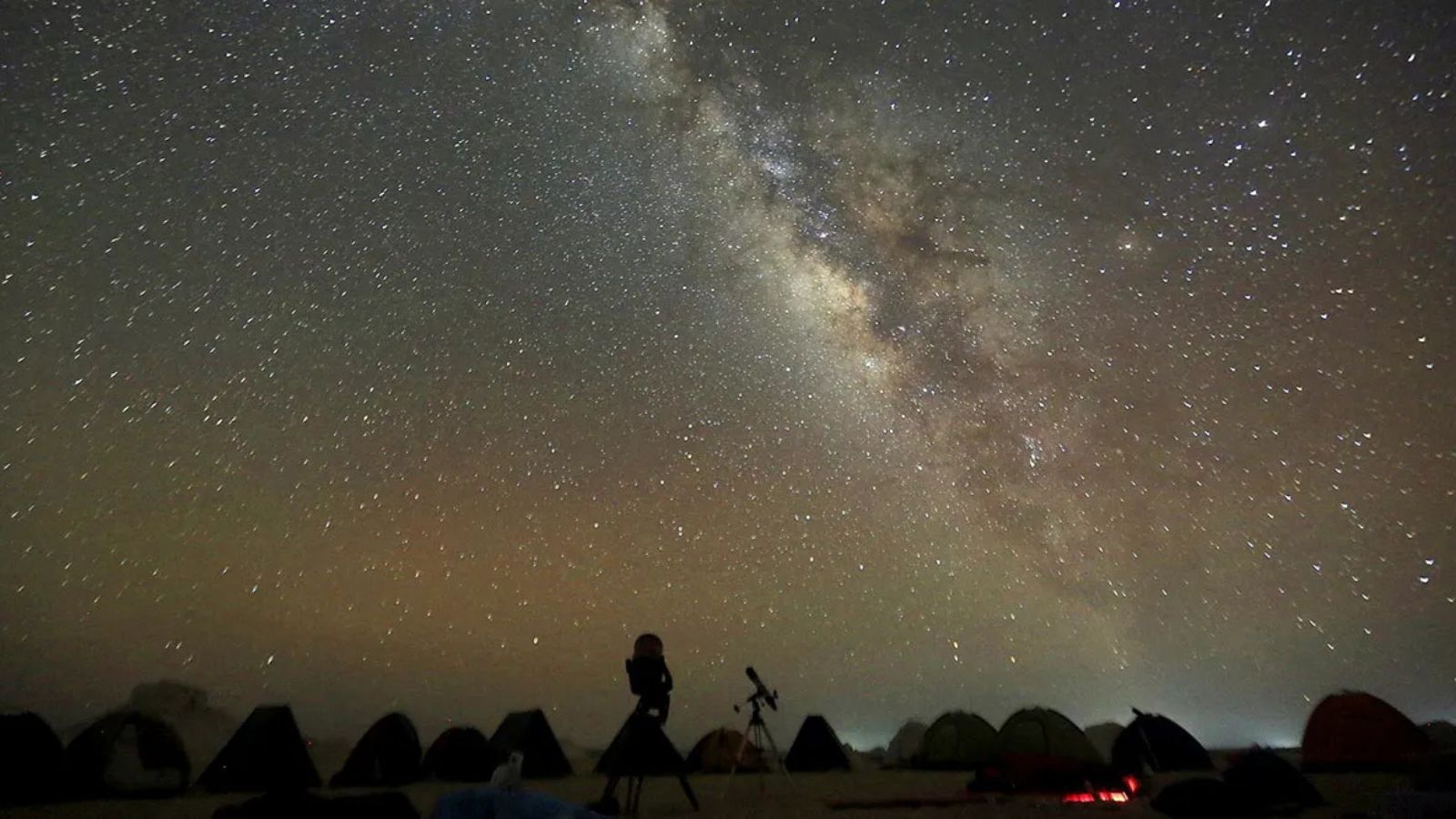Not clumpy, chaotic but earliest galaxies were remarkably organised, discovery shows