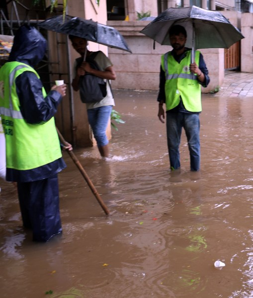 Mumbai manholes lack safety grills, Mumbai manholes safety grills, Mumbai manholes, Saki Naka death, Saki Naka manhole death, manual scavenging, BMC, Brihanmumbai Municipal Corporation BMC, Mumbai news, Maharashtra news, Indian express, current affairs
