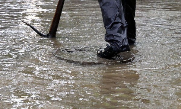 Mumbai manholes lack safety grills, Mumbai manholes safety grills, Mumbai manholes, Saki Naka death, Saki Naka manhole death, manual scavenging, BMC, Brihanmumbai Municipal Corporation BMC, Mumbai news, Maharashtra news, Indian express, current affairs