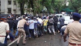 Despite withdrawal assurance, Mumbai Police keep summoning CJP protesters, youth