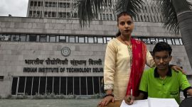 Gunja along with her son Gunjan cracked iit delhi