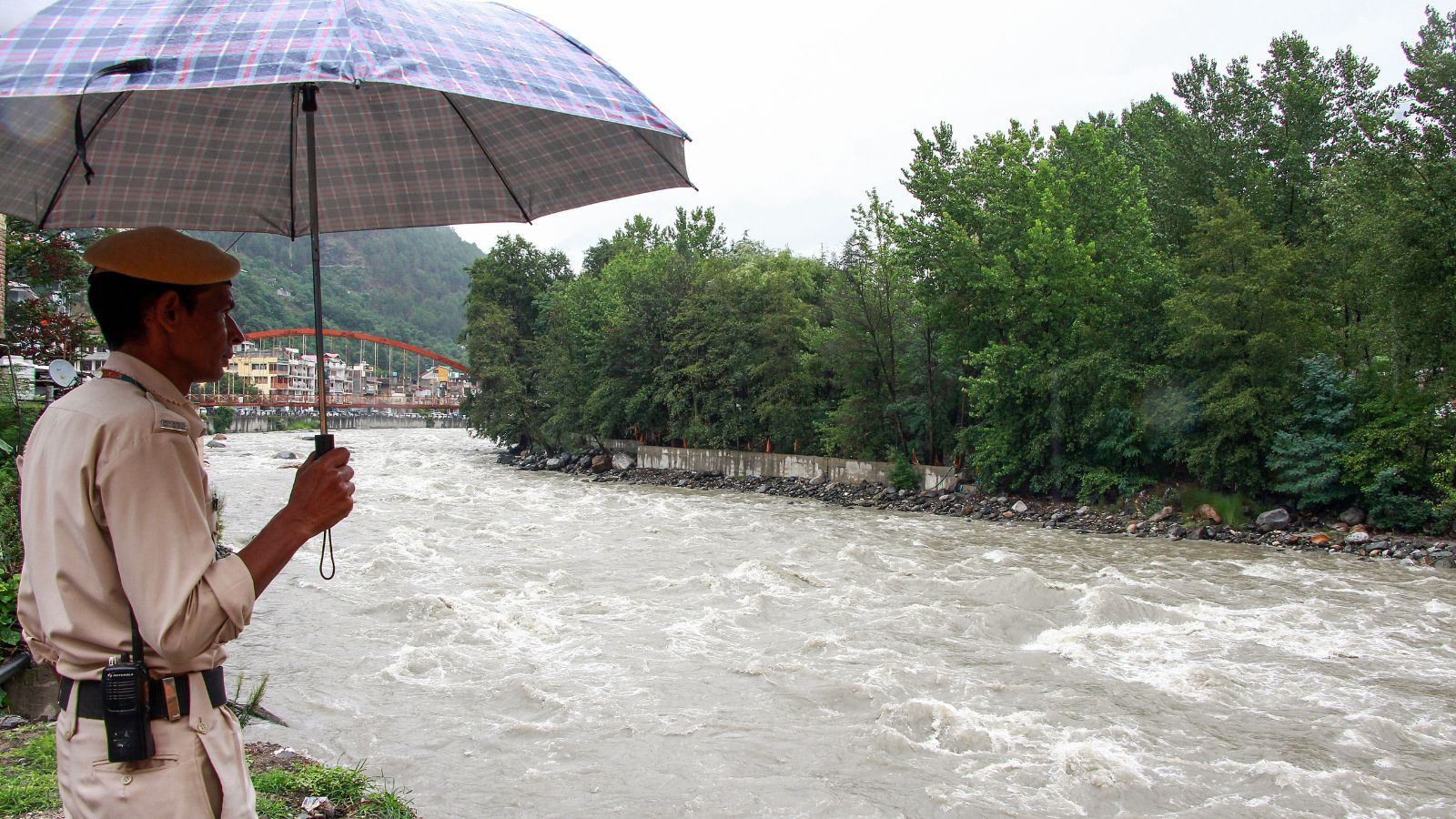 Weather Live Updates: Two hurt after rocks hit vehicle in Himachal’s Solan Weather Live Updates: Two hurt after rocks hit vehicle in Himachal’s Solan