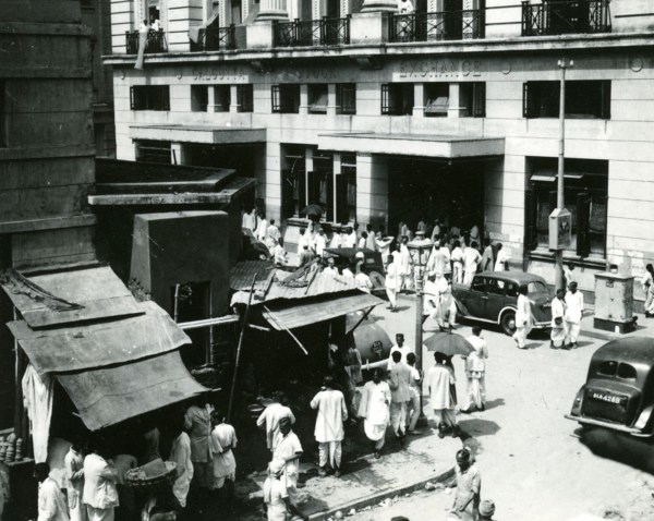  In Front of the Calcutta Stock Exchange (Wikimedia Commons)
