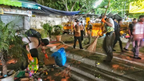 Volunteers cleaning the protest site, after their demands were met at Jantar Mantar. Express photo by Abhinav Saha