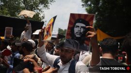 Protest happening at jantar mantar with hundreds of people at the protest site