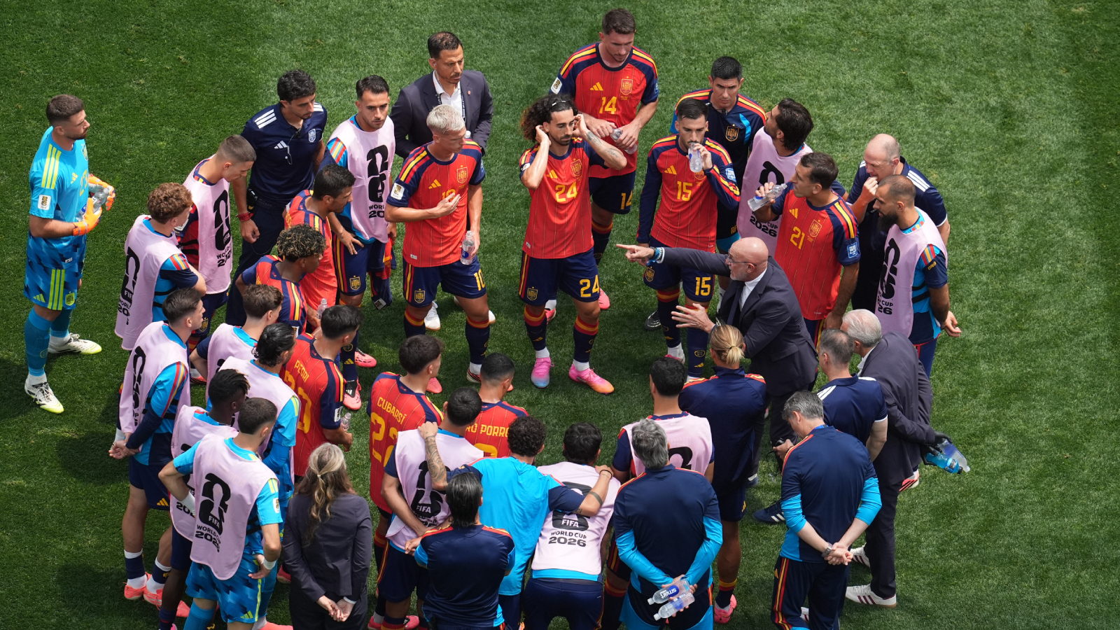 Spain coach Luis de la Fuente giving pep talk to his team at World Cup 2026. (AP)