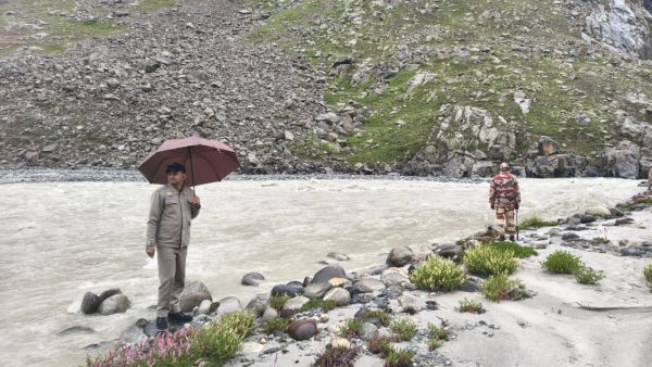 Hyderabad biker missing in Himachal, Anil Malra, Lahaul-Spiti search operation, Darcha-Shinku La road, missing motorcyclist, Himachal Pradesh news, Bhaga River, Leh bike expedition, Ladakh motorcycle trip, SDRF rescue operation, Chenab River, mountain road accident, Hyderabad rider