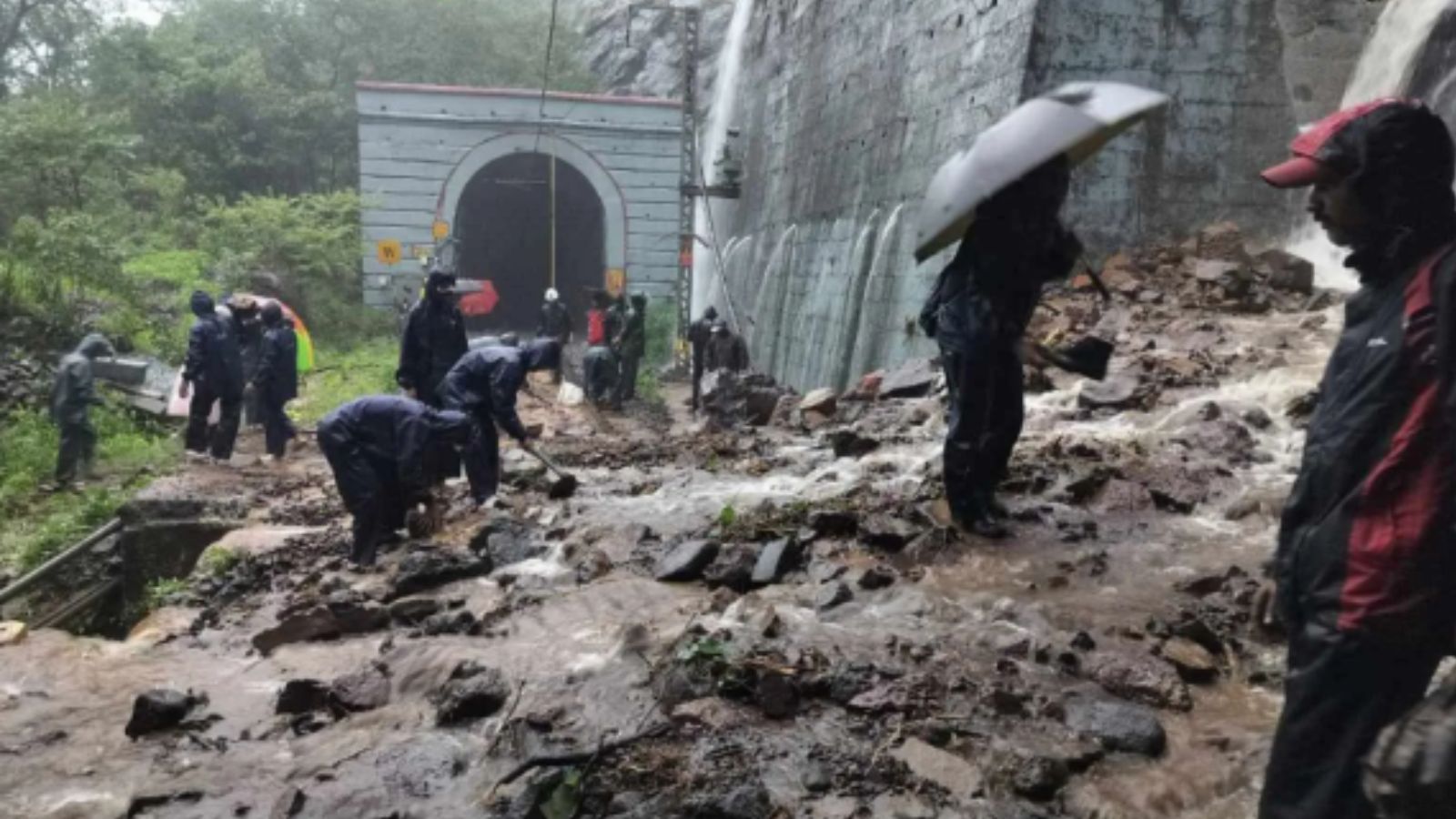 Central Railway restores Lonavala-Karjat line after landslides; disruptions expected until July 17