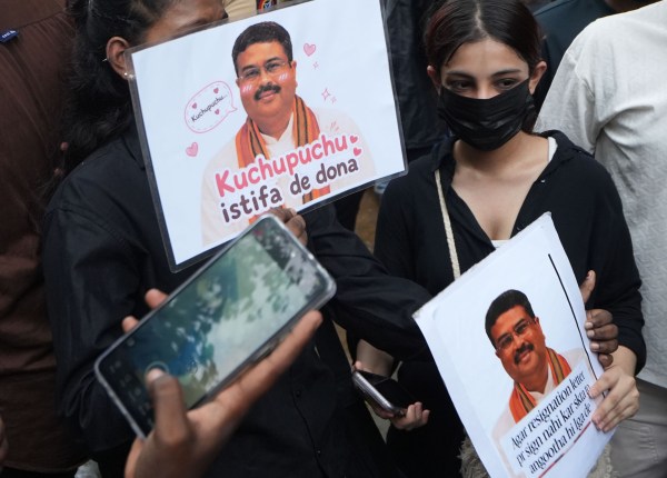 Despite withdrawal assurance, Mumbai Police keep summoning CJP protesters