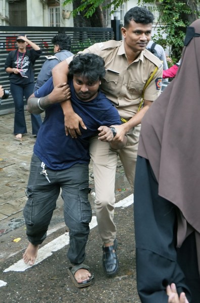 Despite withdrawal assurance, Mumbai Police keep summoning CJP protesters