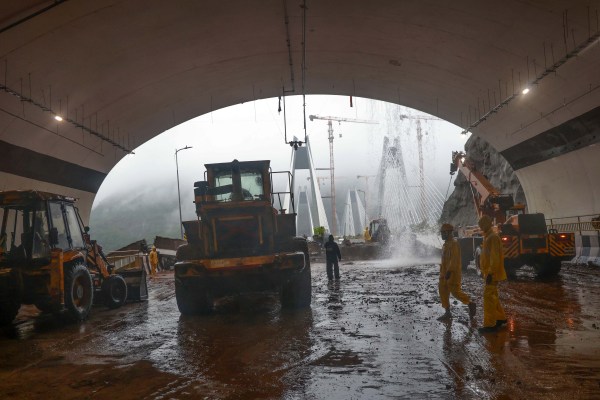 mumbai pune expressway missing link traffic landslide