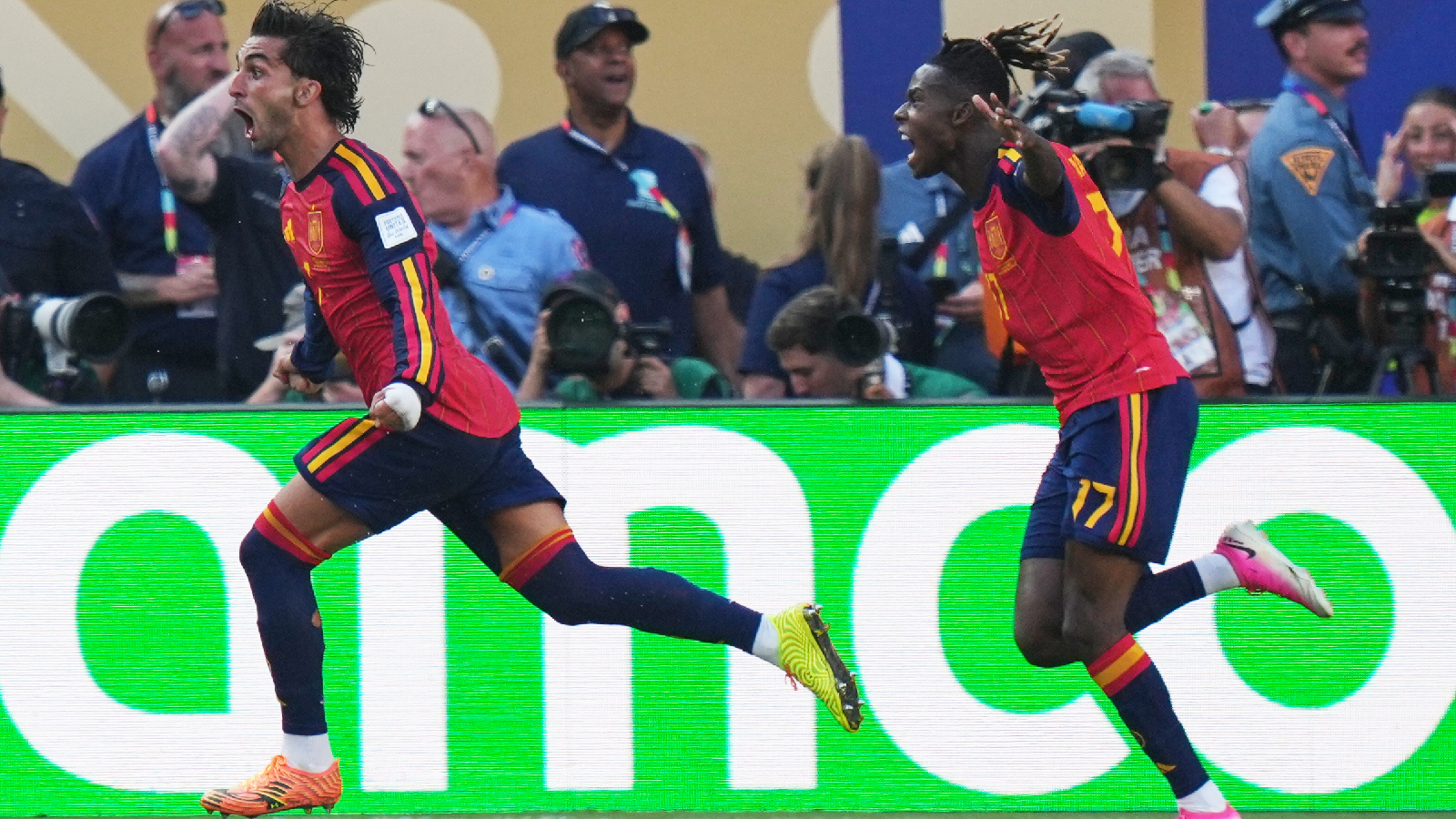 Spain's Ferran Torres, left, and Nico Williams (17) celebrate after scored the winning goal in the World Cup final soccer match between Spain and Argentina in East Rutherford, N.J., near New York, Sunday, July 19, 2026. (AP Photo/Stephanie Scarbrough)