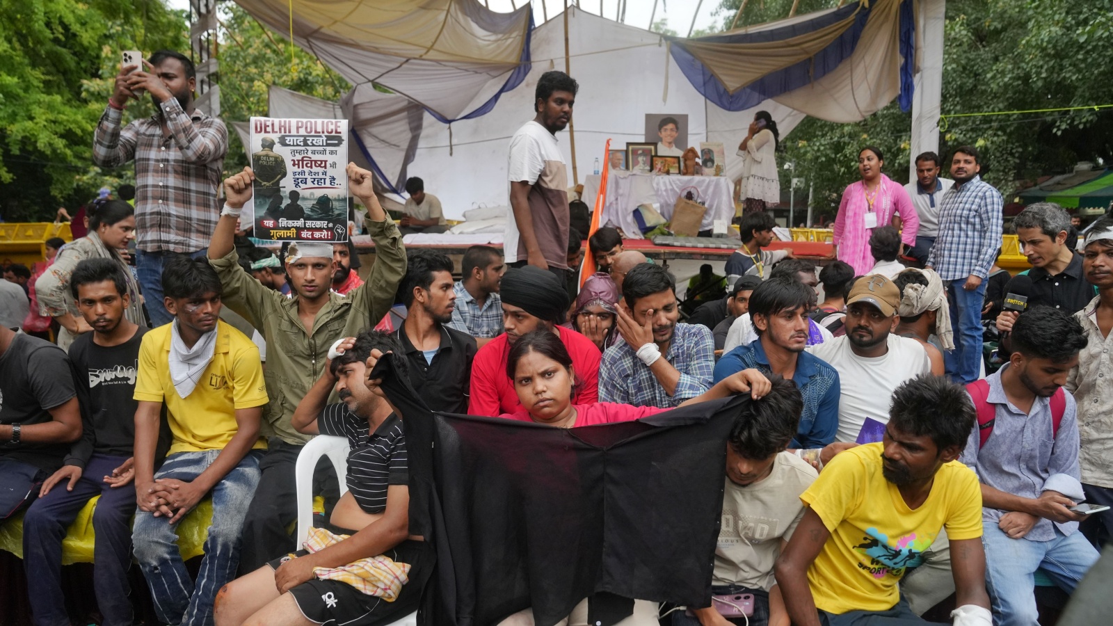 Injured Protesters Return to Jantar Mantar: 'Weak in Body, Not in Resolve'