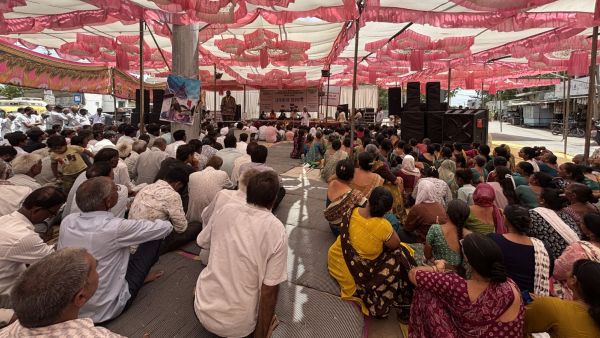Farmers at the protest site, Upwas Chhavni, in Jetpar village in Morbi, Gujarat