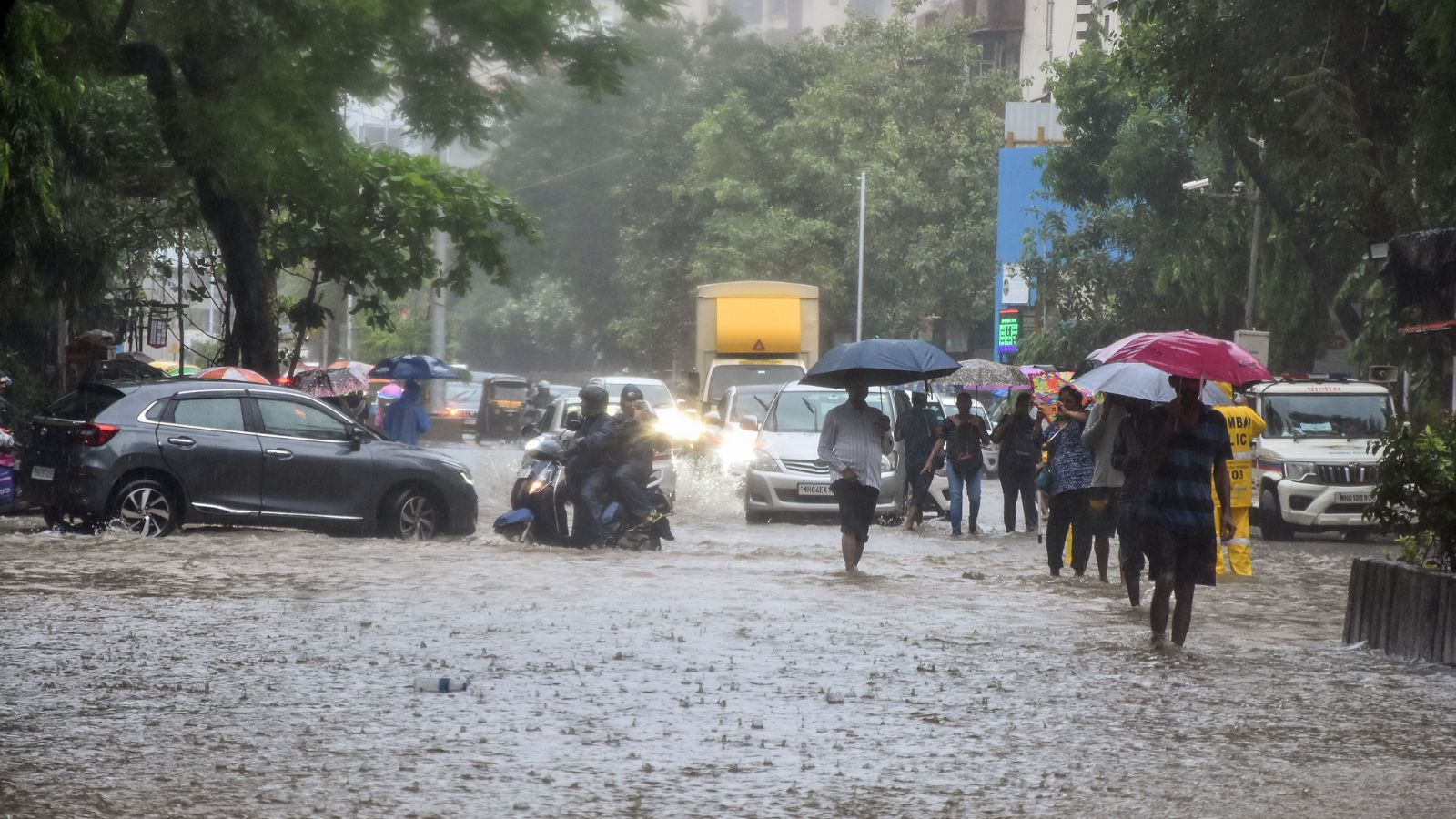 Weather Today Live Updates: IMD issues red alert in Mumbai after torrential rain leaves city waterlogged