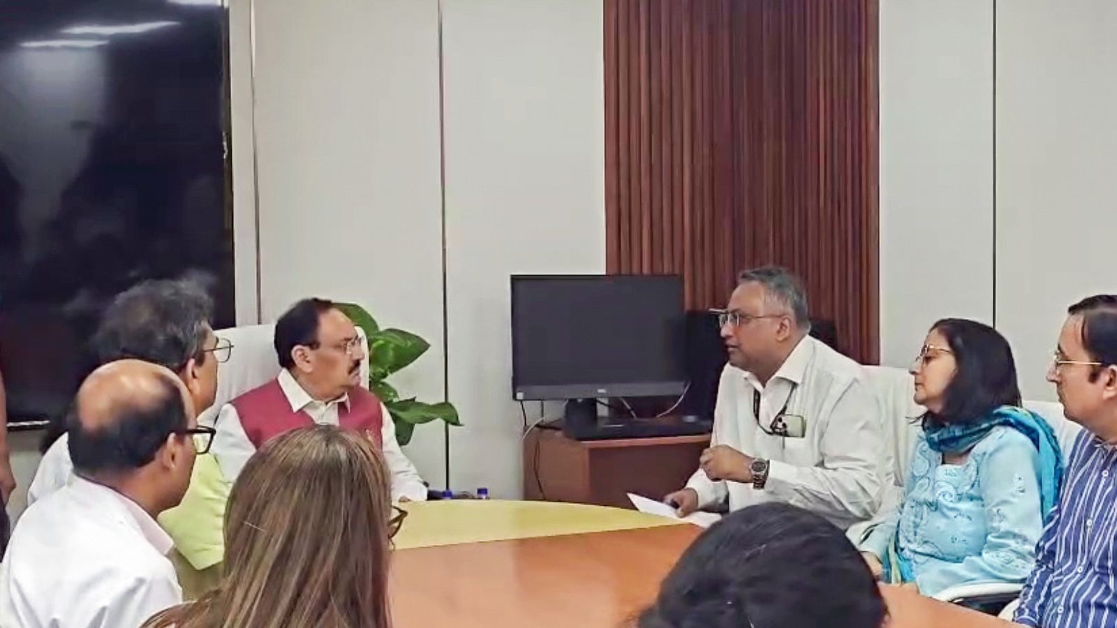 JP Nadda, Rahul Gandhi meet protesters injured in Delhi Police crackdown