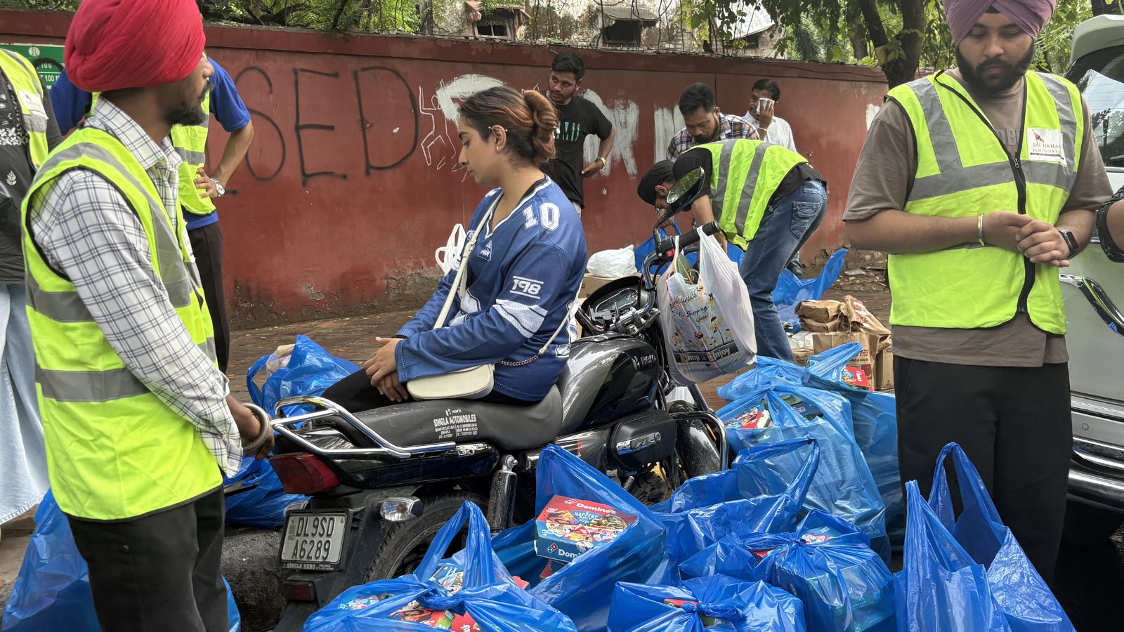 Food and love from across the country: Unseen supporters send Swiggy, Zomato deliveries to Jantar Mantar