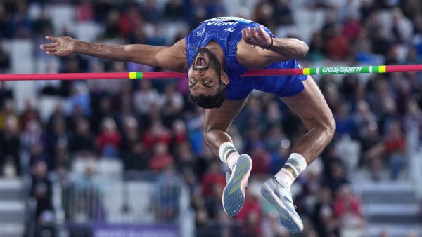 Sarvesh Anil Kushare, of India, fails an attempt in the men's high jump final at the Commonwealth Games in Glasgow, Scotland, Monday, July 27, 2026. (AP Photo/Alastair Grant)