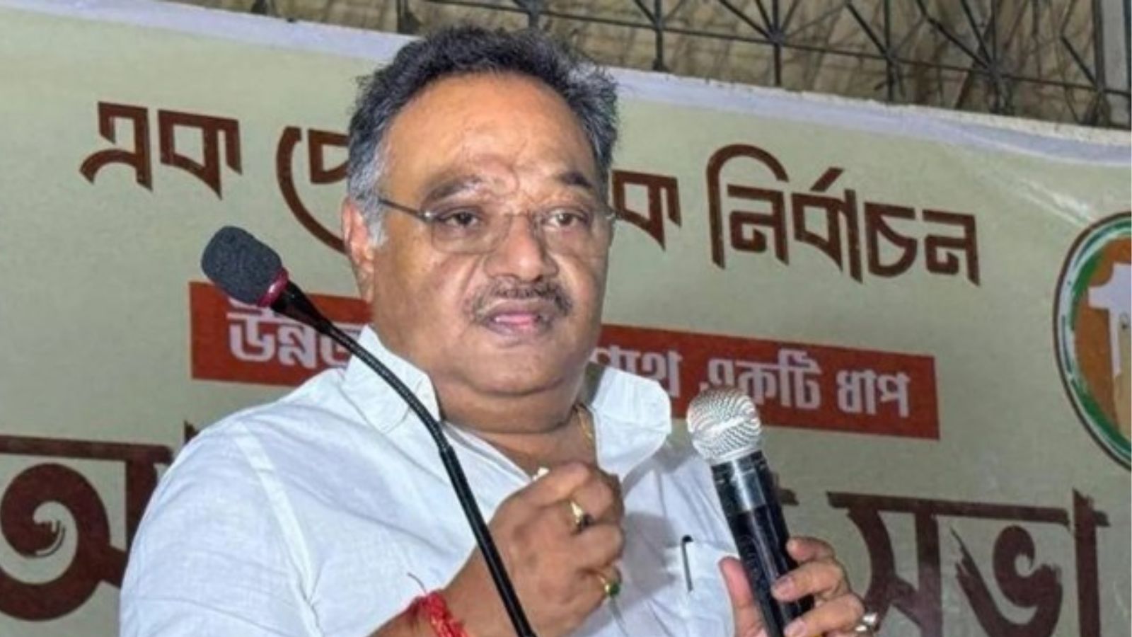 Delhi Confidential: Fight, Forward