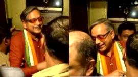 Shashi Tharoor stuck in lift