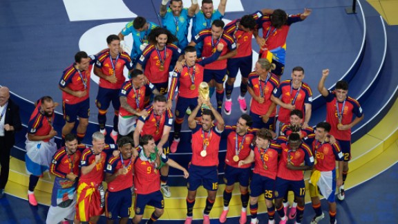 Spain players celebrate with the trophy after the World Cup final soccer match between Spain and Argentina in East Rutherford, N.J., near New York, Sunday, July 19, 2026. (AP Photo/Matt Slocum)