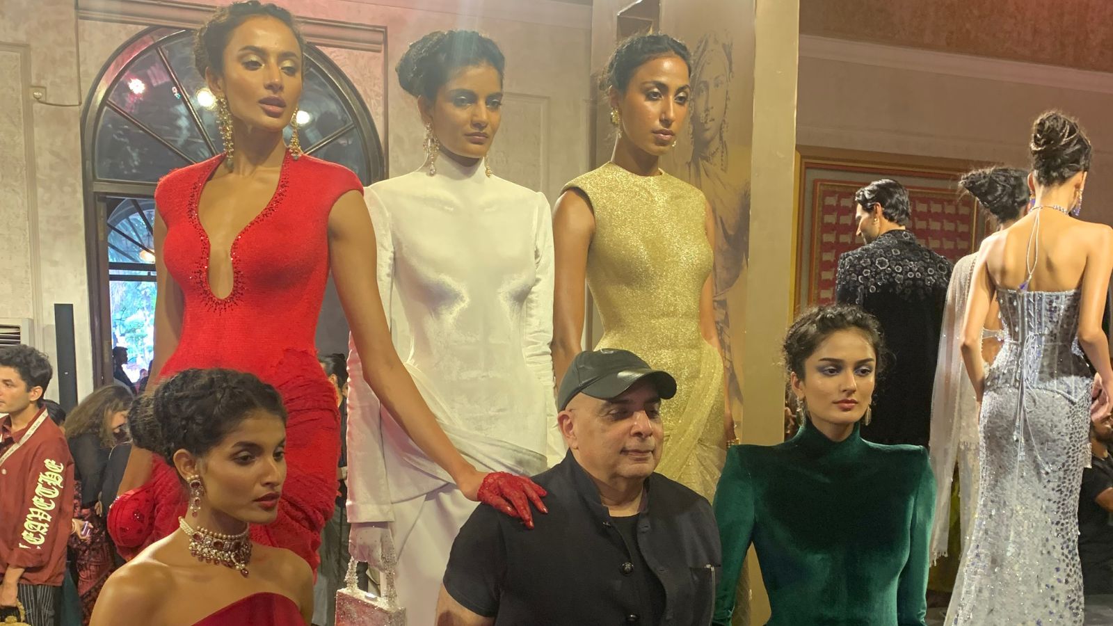 Tahiliani with models