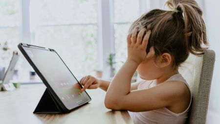 children screens study