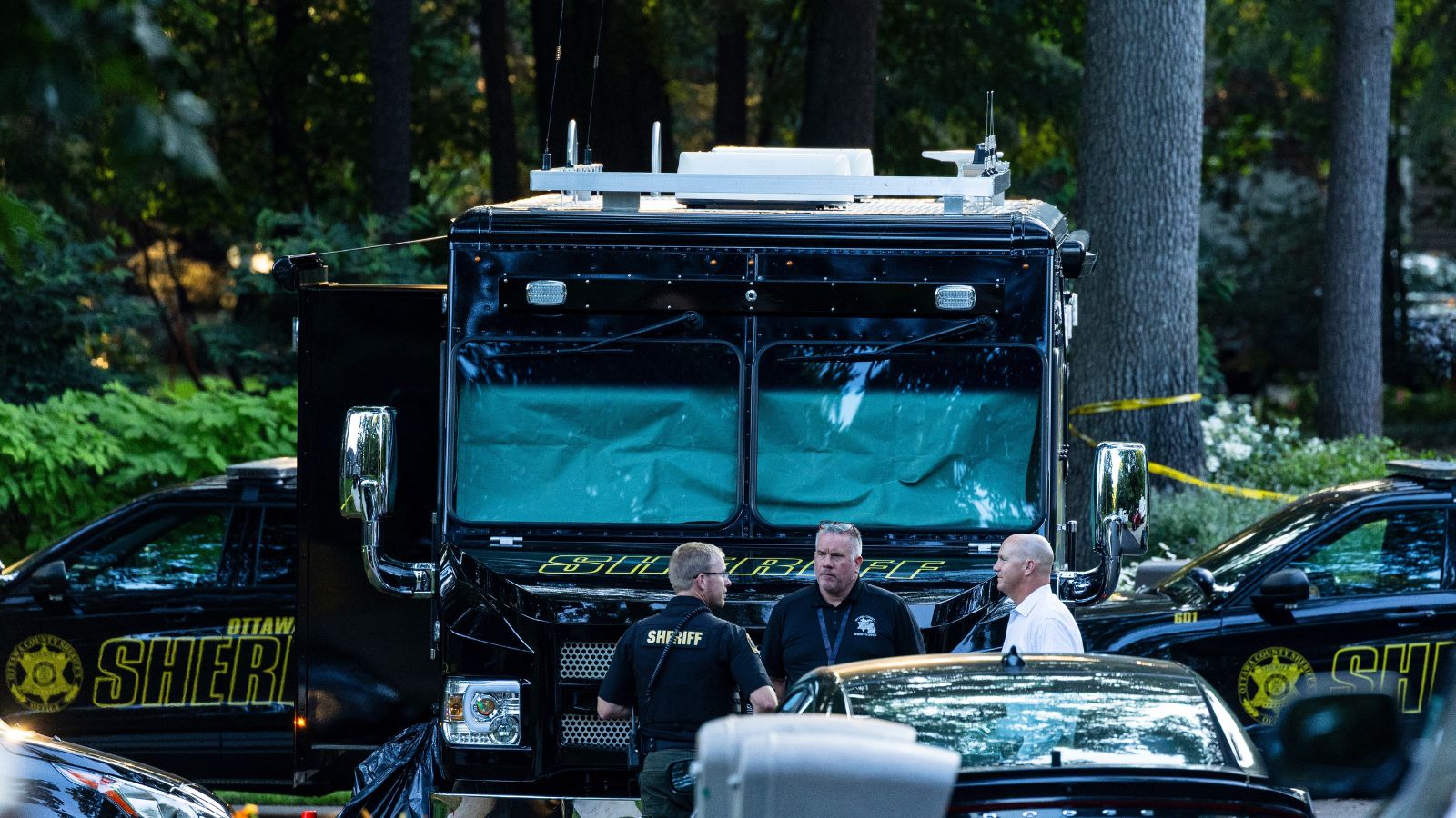 8 people, including 6 children, found dead after shooting, house fire in West Michigan