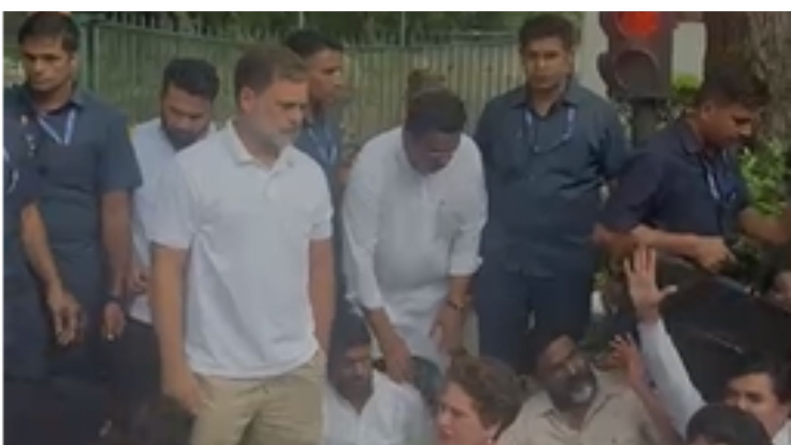 Rahul Gandhi, Priyanka Gandhi Vadra on sit-in outside PM Modi's residence over crackdown on students in Delhi