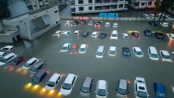 Gujarat floods, Gujarat rain update, Gujarat weather today, Valsad floods, Surat waterlogging, Navsari flood news, Ahmedabad heavy rain, IMD Gujarat red alert, Army rescue Gujarat, NDRF Gujarat, SDRF rescue operations, Gujarat monsoon update