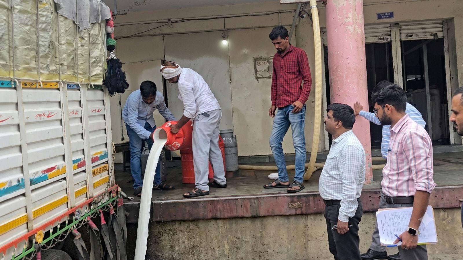 Maharashtra FDA Seizes 2,000 Litres of Adulterated Milk, 320 kg Dairy Products in Statewide Raids