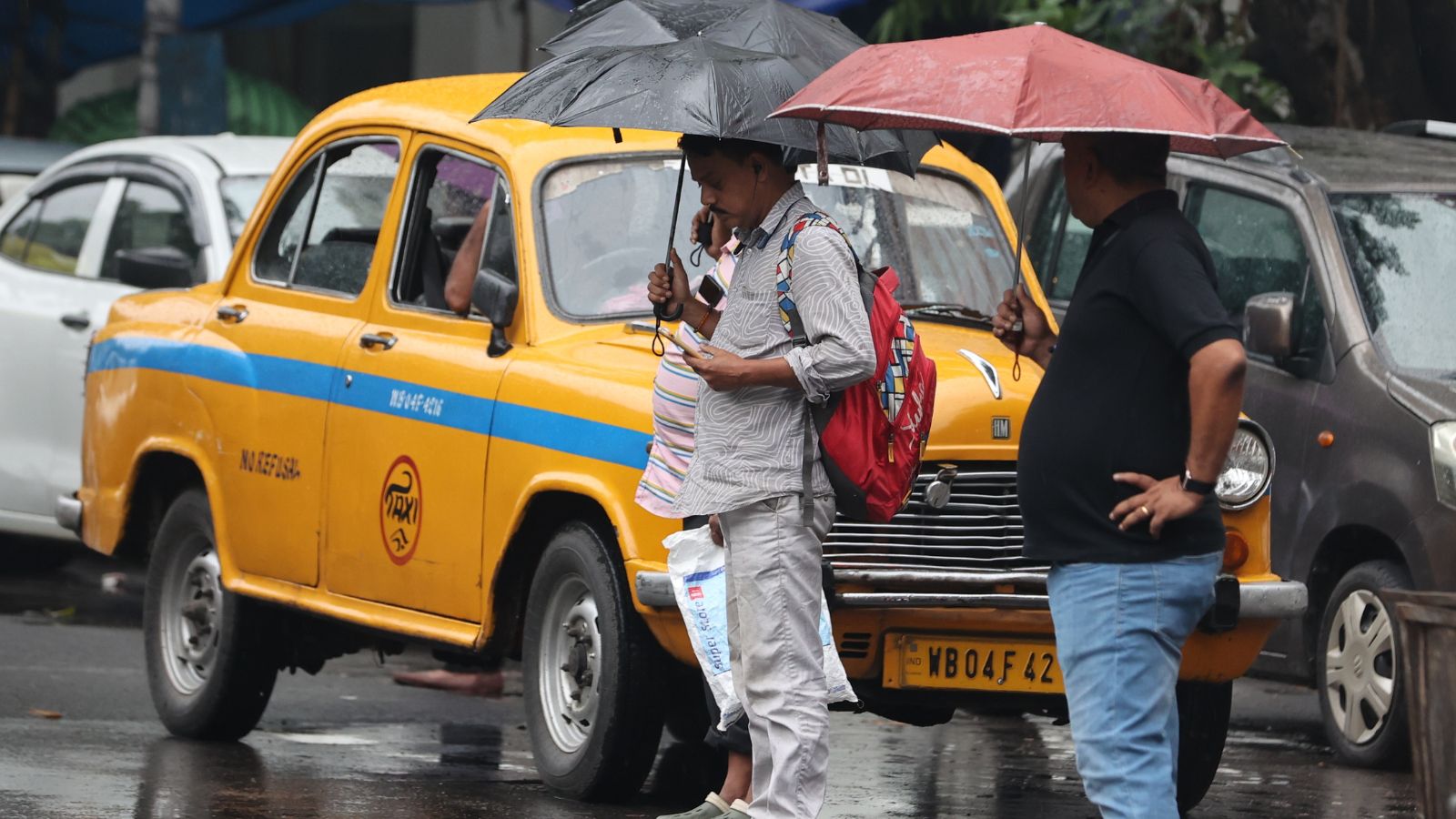 IMD Issues Alerts as Heavy Monsoon Rains Continue in Kolkata and West Bengal