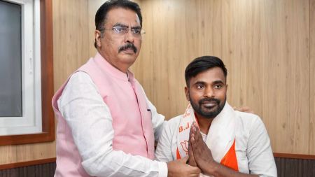 New BJP candiate Neeraj Kunar Sinha (left) with BJP state president Sanjay Sarogi