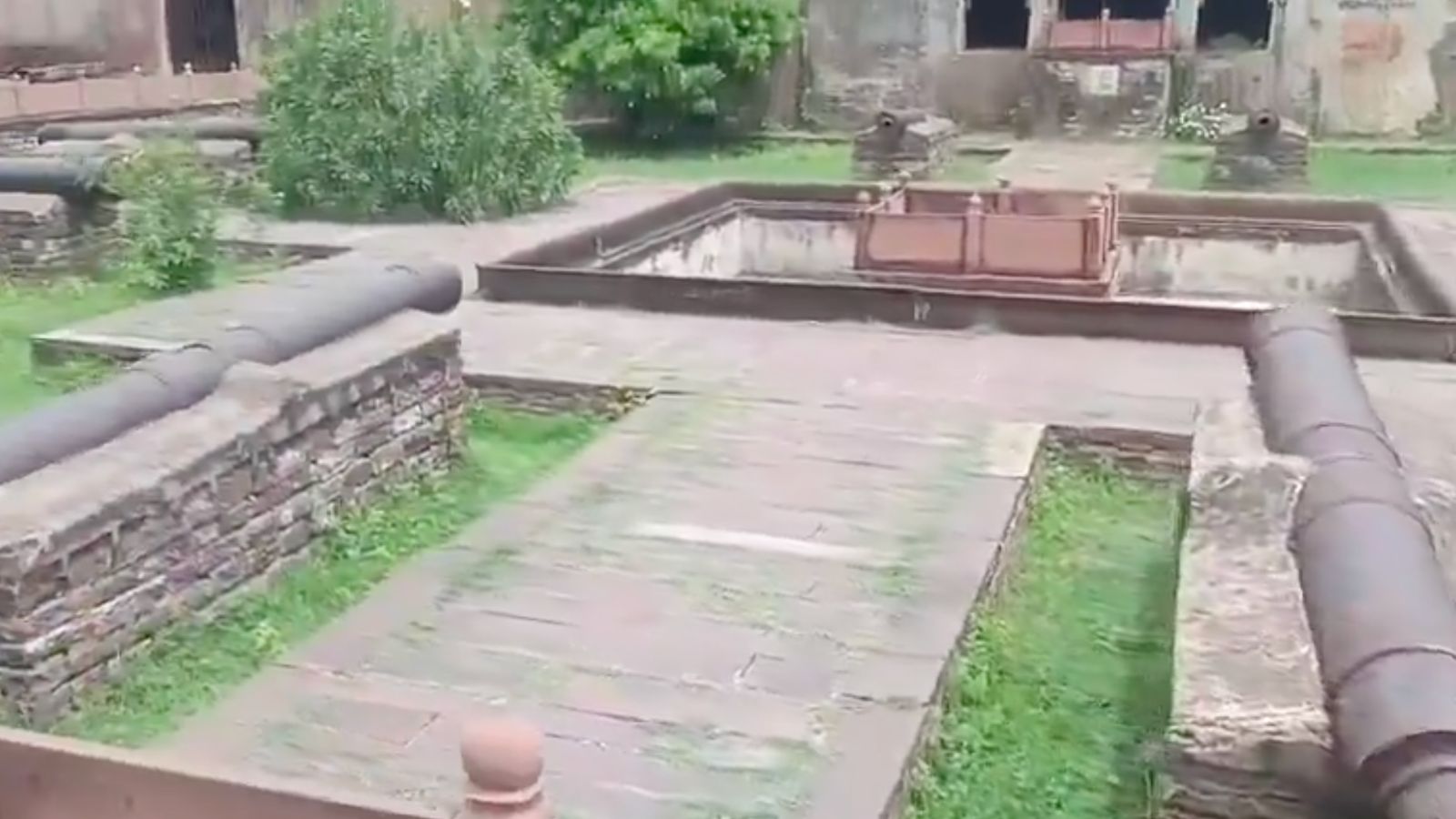 This historic cannon weighed 3.5 tonnes. Theives still found a way to disappear with it