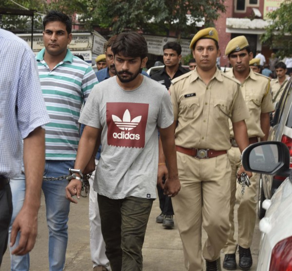 Lawrence Bishnoi produced in Panchkula Court on Wednesday, August 02 2017. Express Photo *** Local Caption *** Lawrence Bishnoi produced in Panchkula Court on Wednesday, August 02 2017. Express Photo